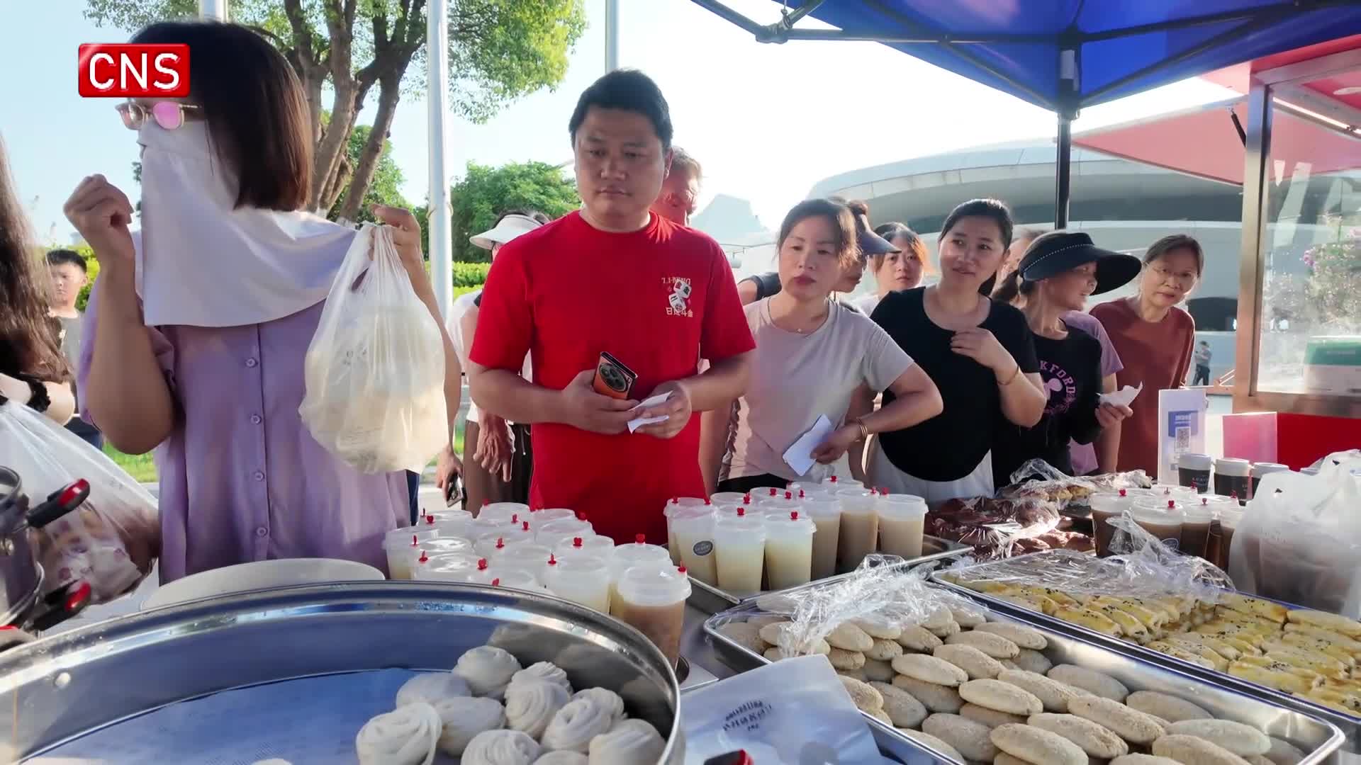 Star-rated hotels in China set up food stalls, business booming